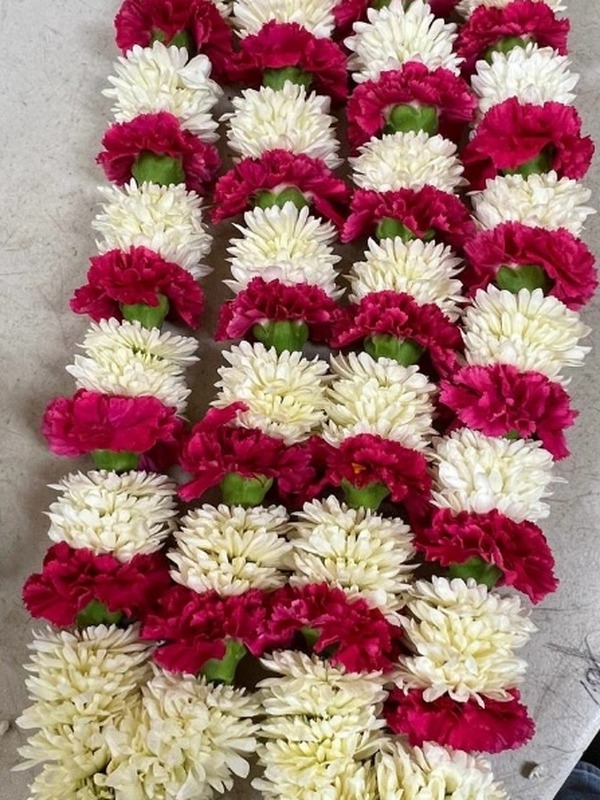Detailed close-up of a white and pink flower garland